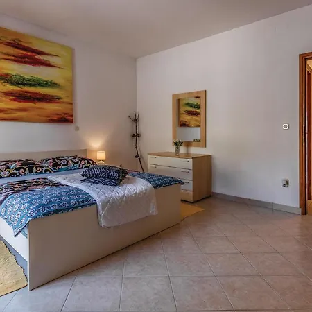 Apartment 1 Bedroom Gorgeous In *