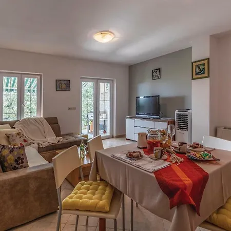 1 Bedroom Gorgeous In Apartment *